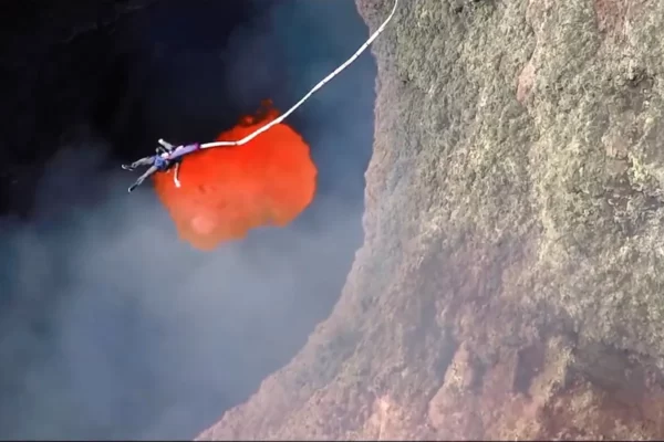 volcano-bungee-jump-from-helicopter